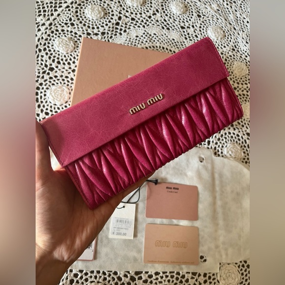 ***SOLD***NWT Authentic Miumiu Long Zip Bi-fold Pink Wallet - Picture 4 of 16